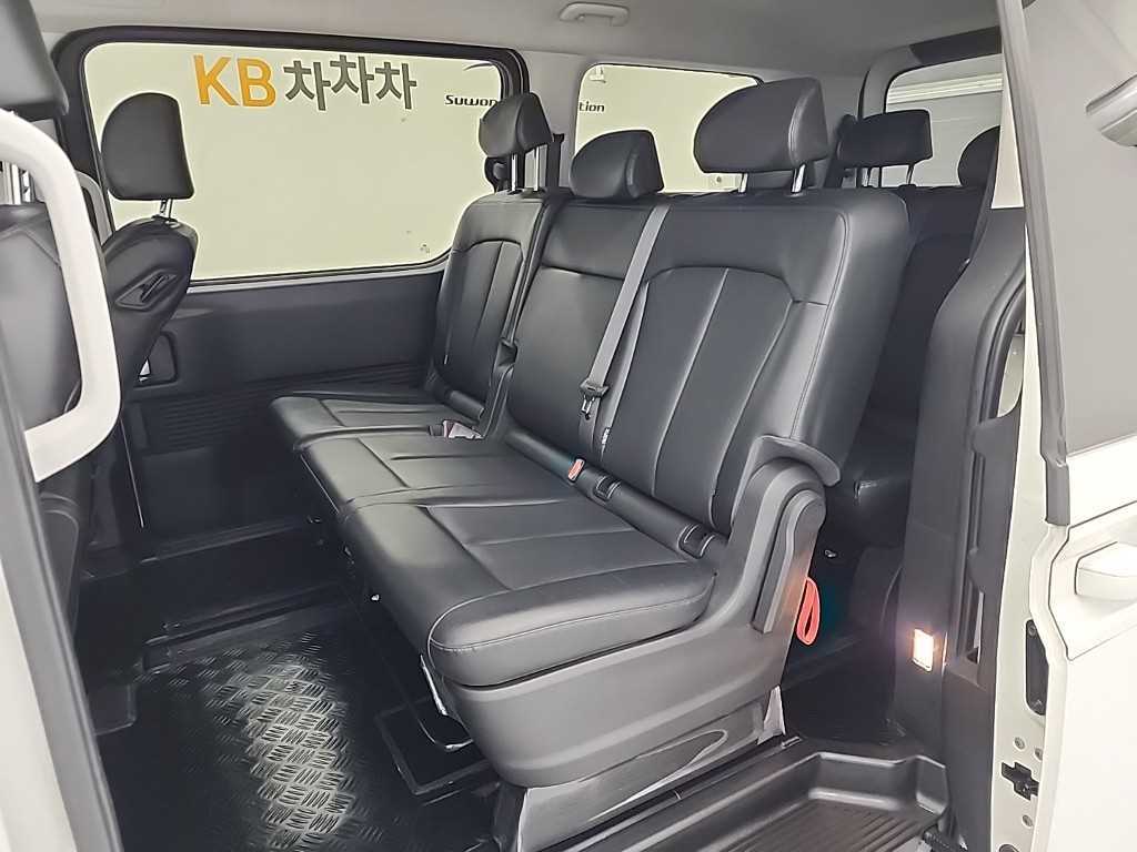 HYUNDAI Staria - Vista 12