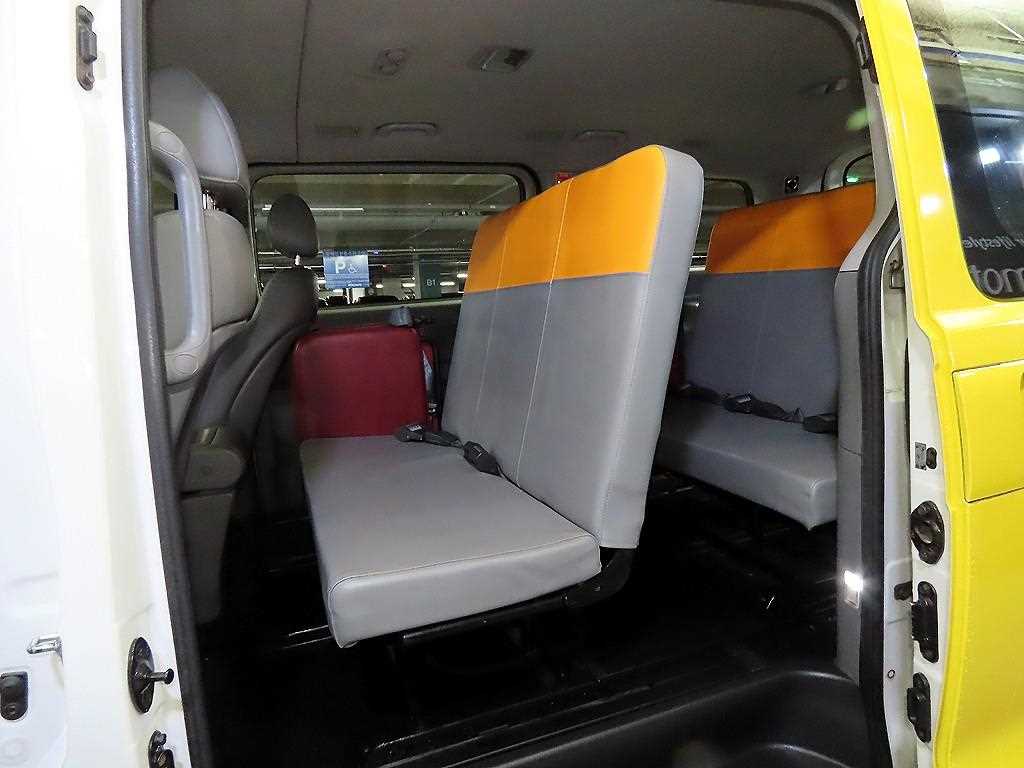 HYUNDAI Starex - Vista 7