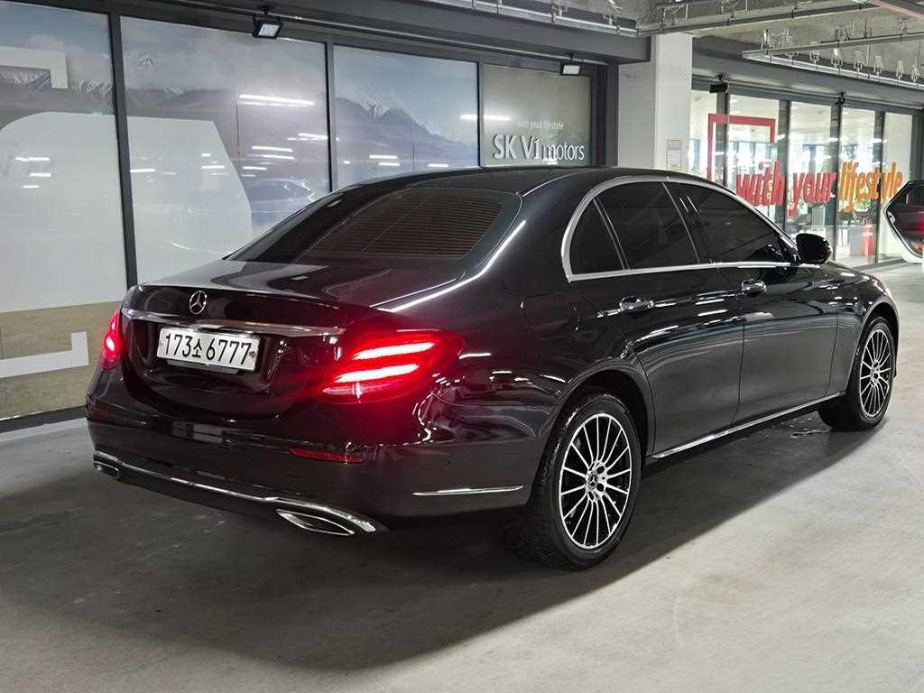 Mercedes Benz E class - Vista 5