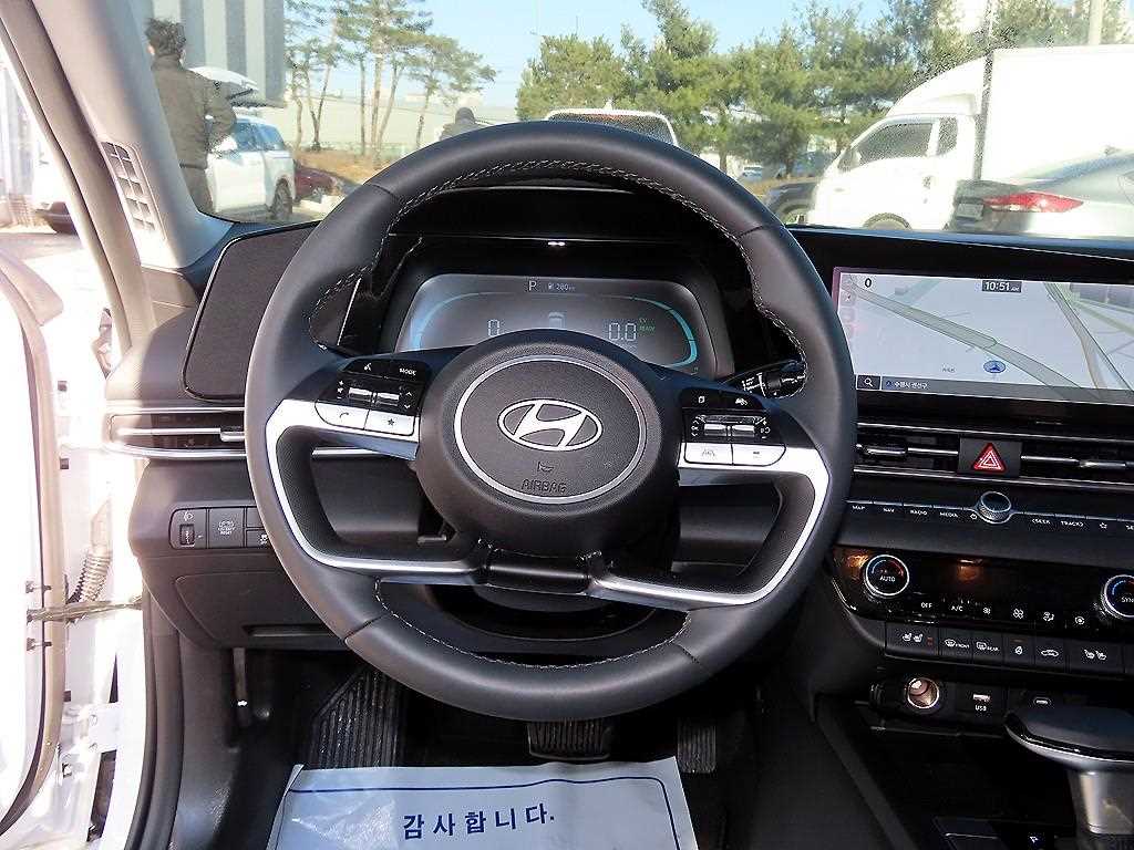 HYUNDAI Avante - Vista 8