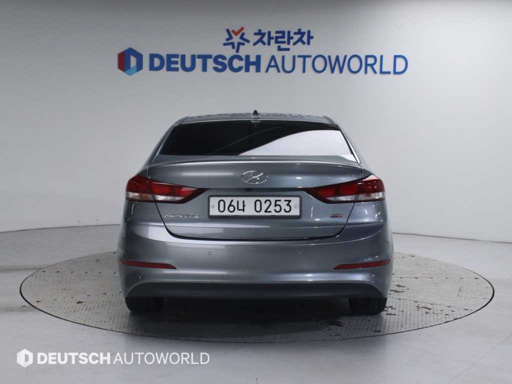 HYUNDAI Avante - Vista 4