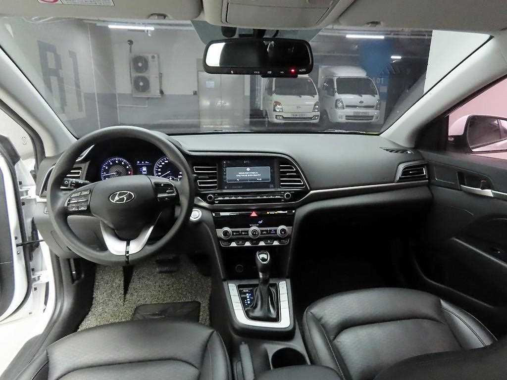 HYUNDAI Avante - Vista 6