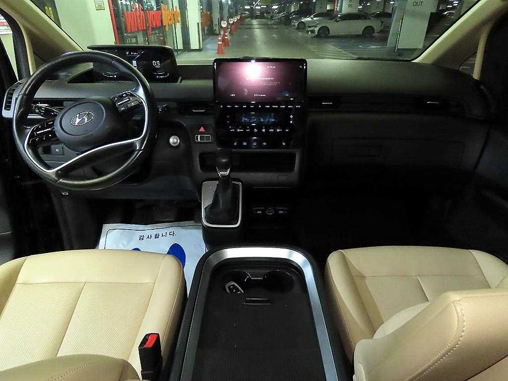 HYUNDAI Staria - Vista 10