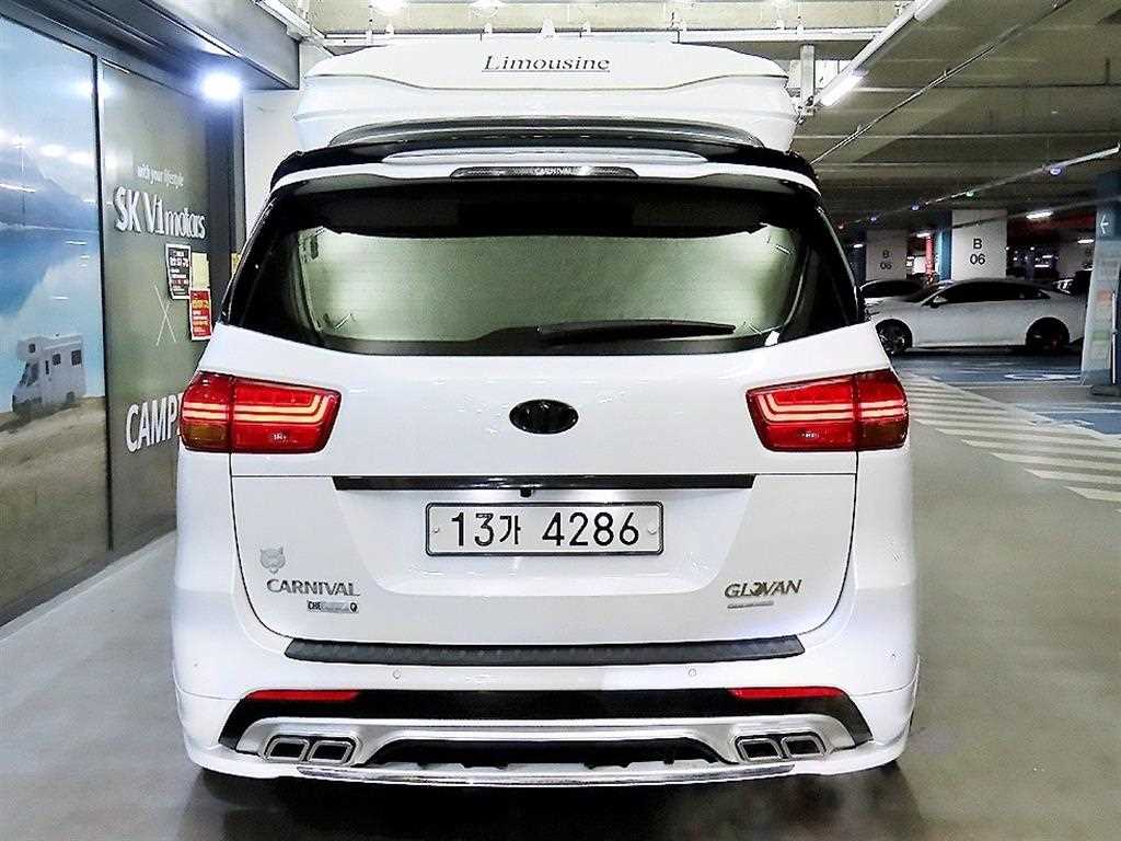 KIA Carnival - Vista 5