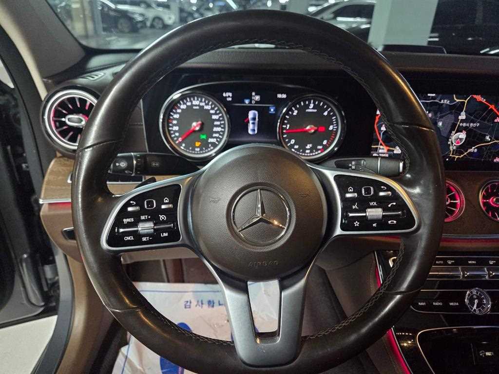 Mercedes Benz E class - Vista 8