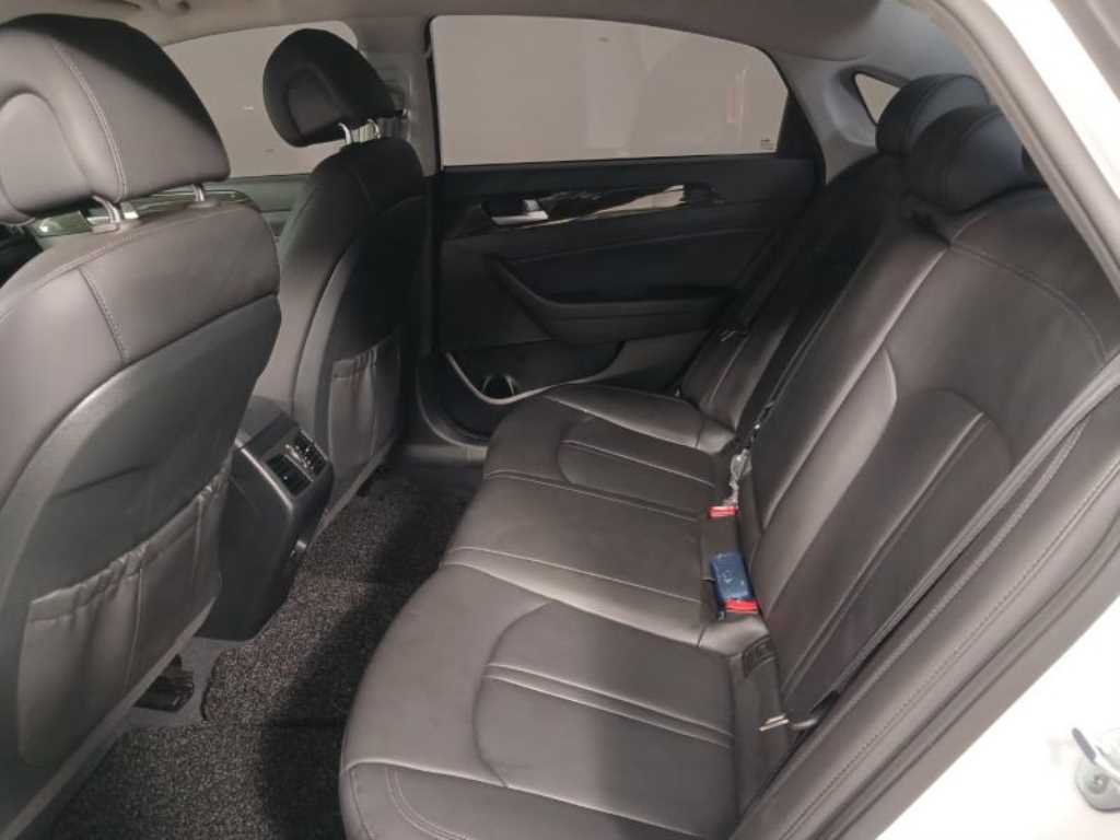 HYUNDAI Sonata - Vista 8