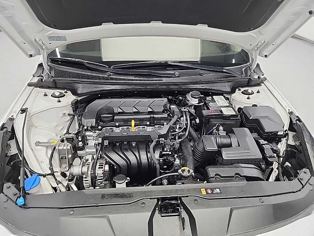 HYUNDAI Avante - Vista 5