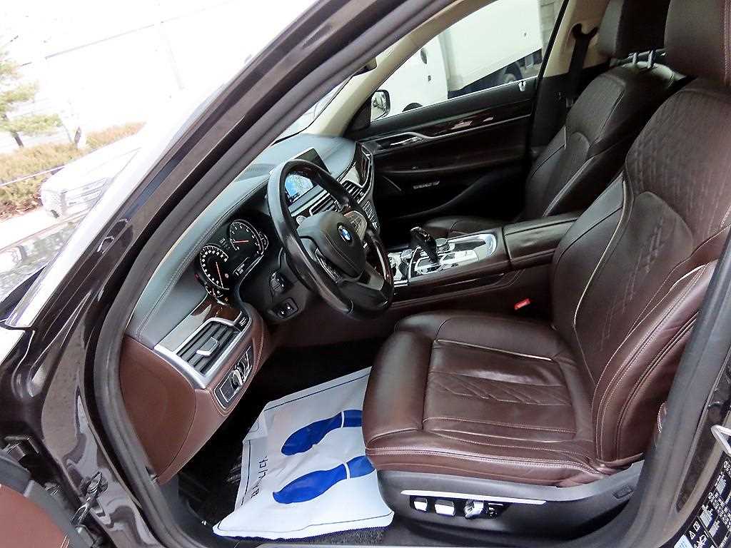 BMW 7 Series - Vista 5