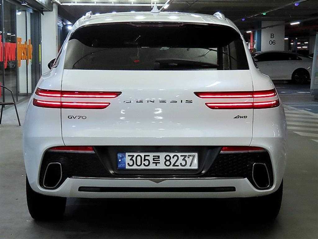 Genesis GV70 - Vista 5