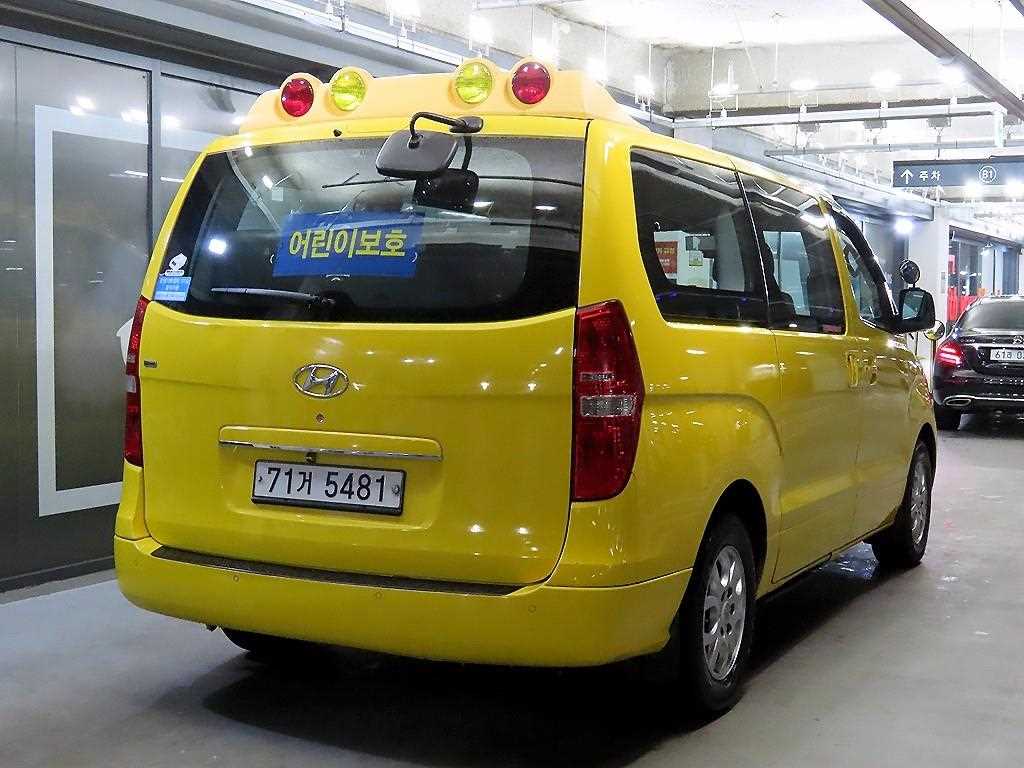 HYUNDAI Starex - Vista 4