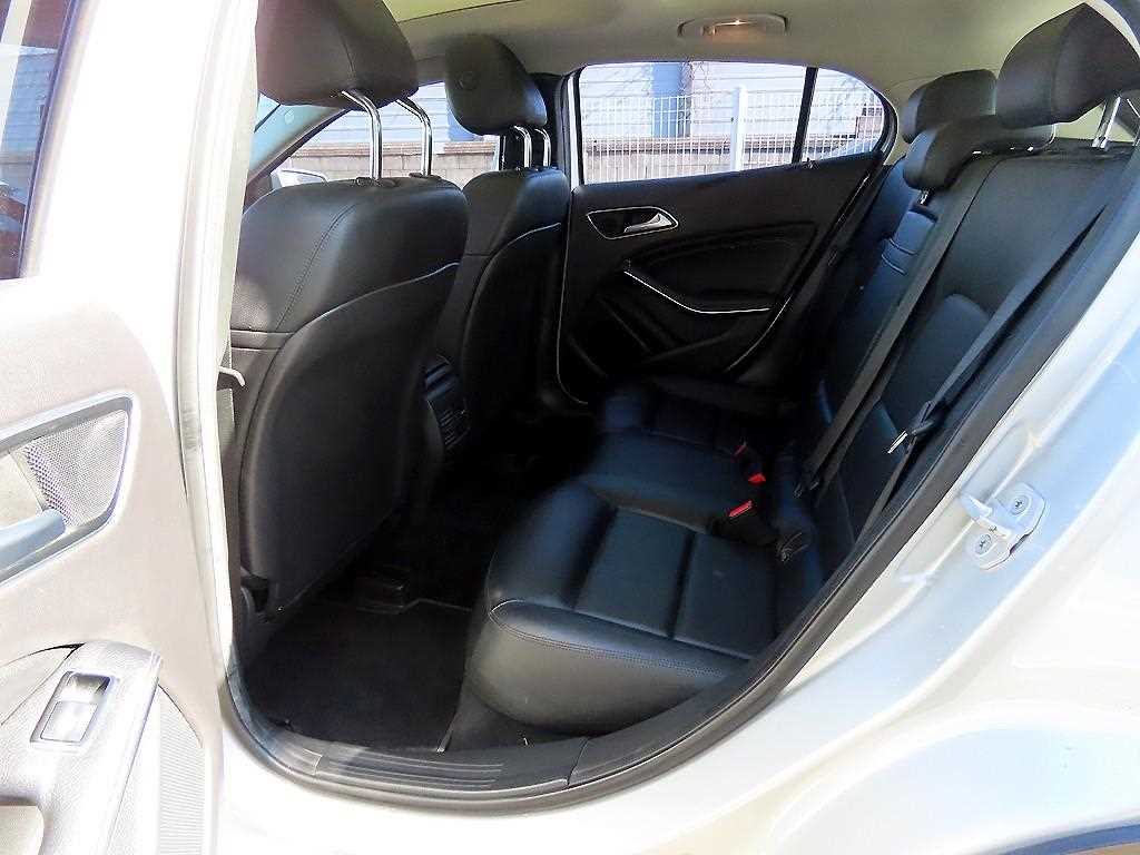 Mercedes Benz GLA Class - Vista 6