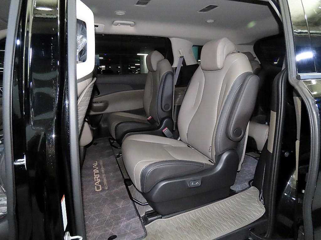 KIA Carnival - Vista 7