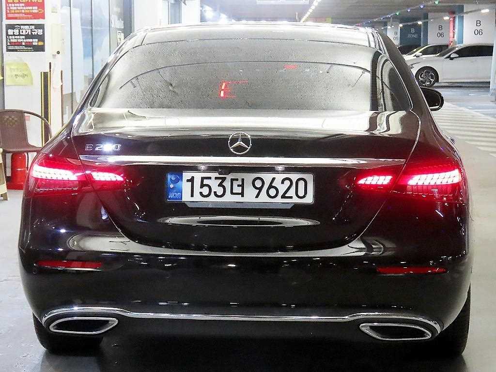 Mercedes Benz E class - Vista 5