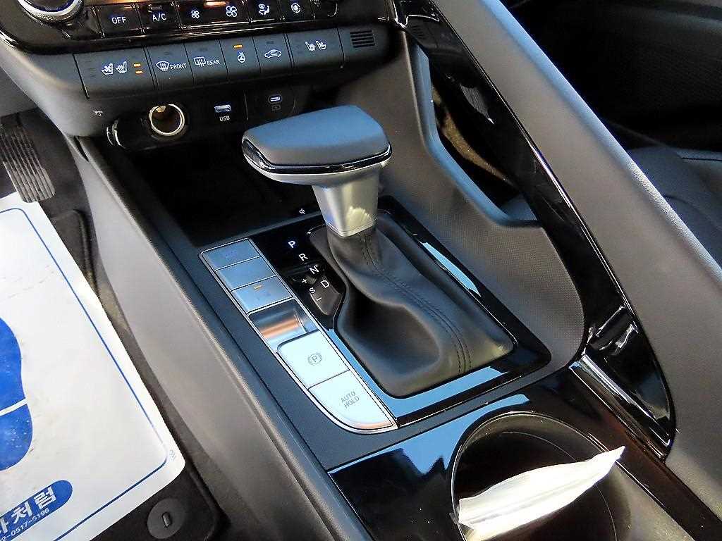 HYUNDAI Avante - Vista 10