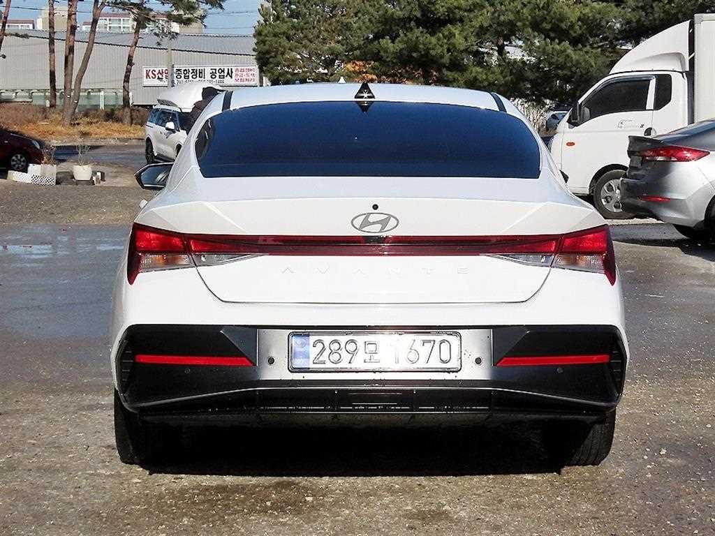 HYUNDAI Avante - Vista 4