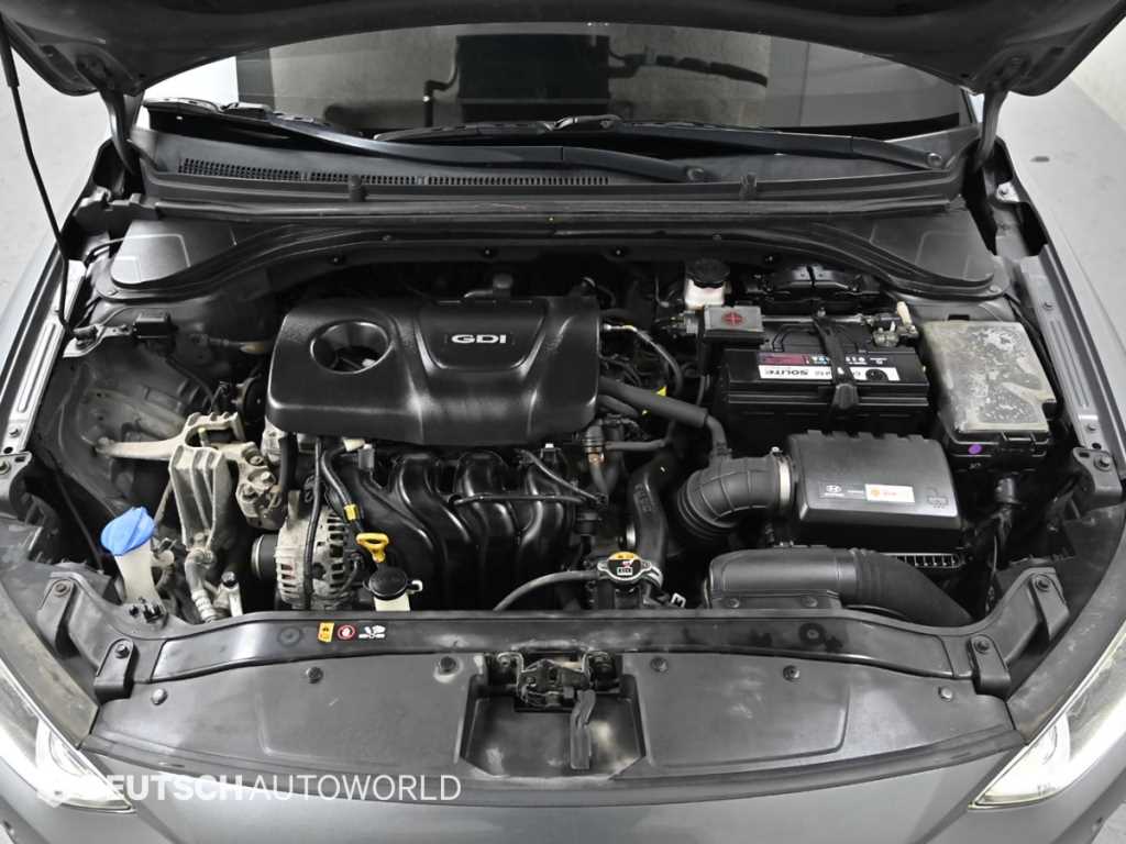 HYUNDAI Avante - Vista 6