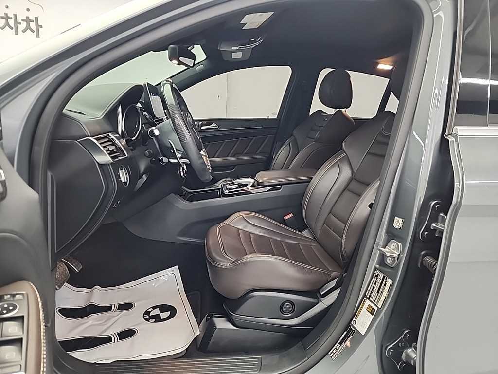 Mercedes Benz GLE Class - Vista 11