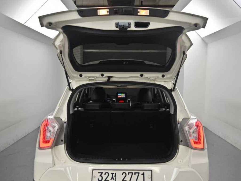 Ssangyong Tivoli 2015 Blanco - Importación desde Corea - HF Imports Iquique - Foto 20