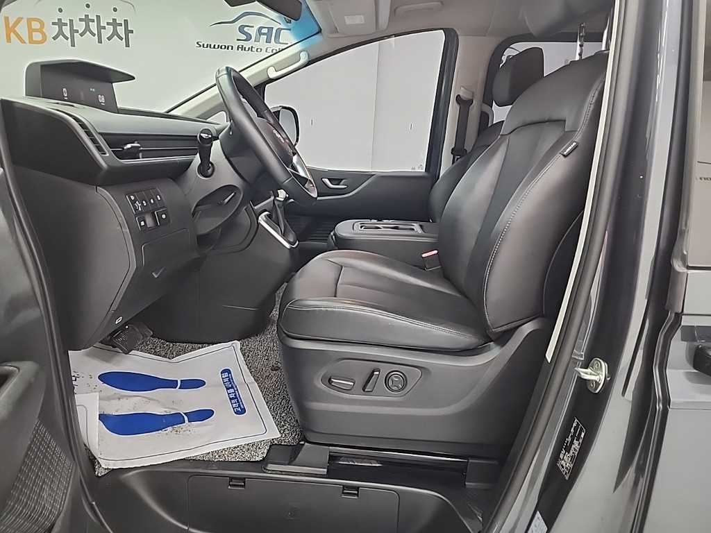 HYUNDAI Staria - Vista 10