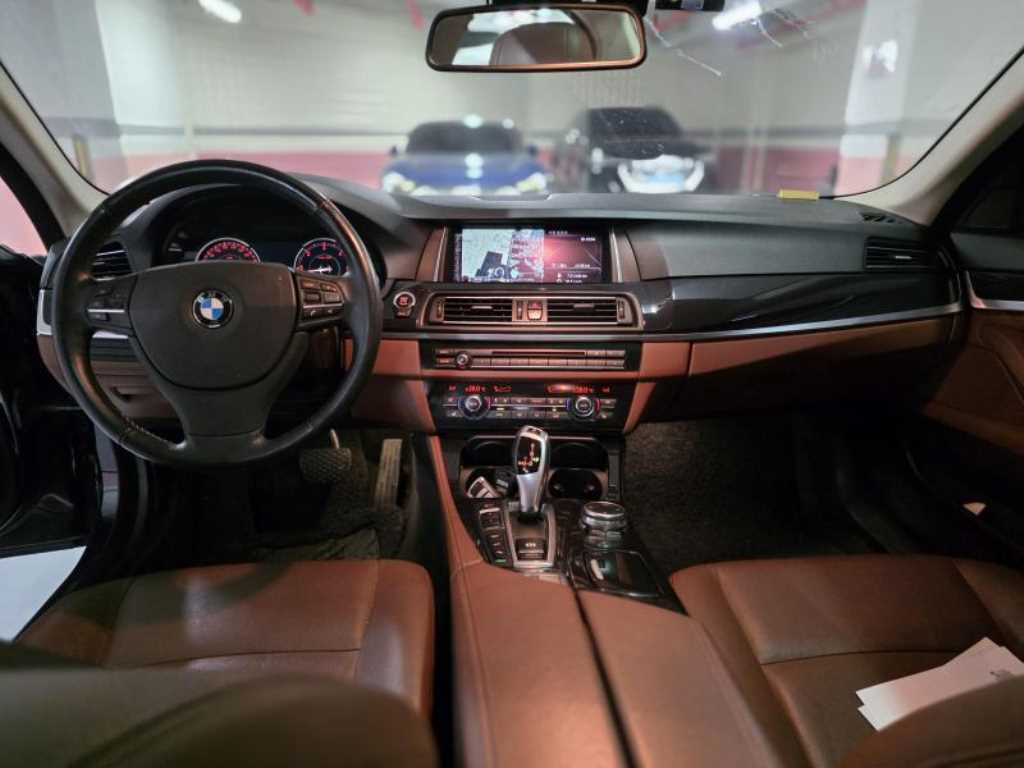 BMW 5 Series - Vista 5