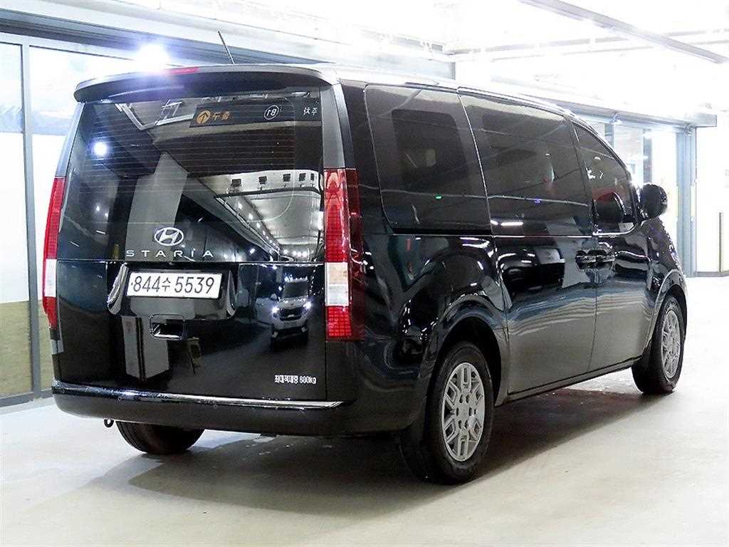 HYUNDAI Staria - Vista 4