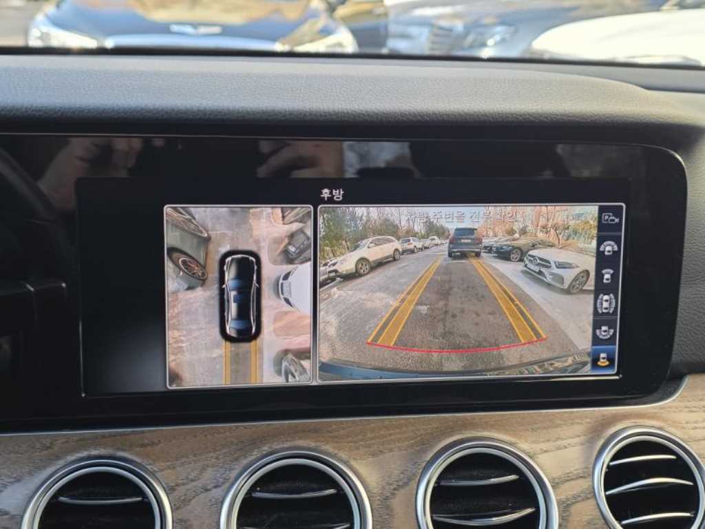 Mercedes Benz E class - Vista 12