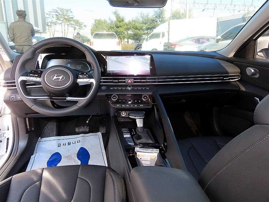 HYUNDAI Avante - Vista 7