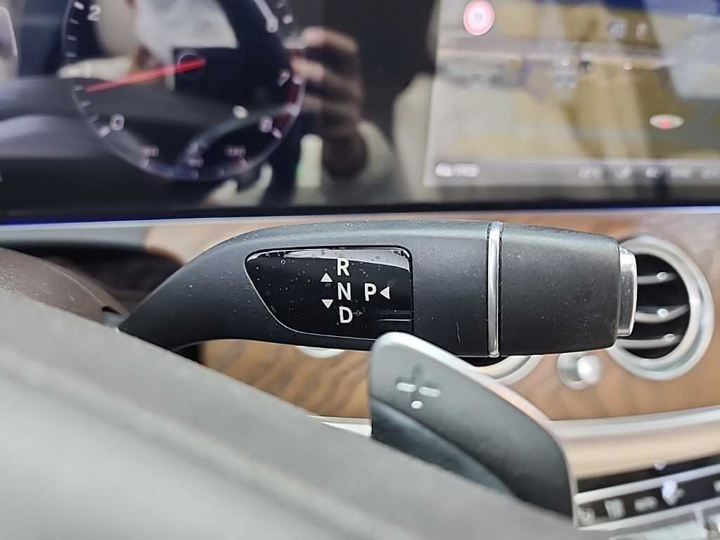 Mercedes Benz E class - Vista 8