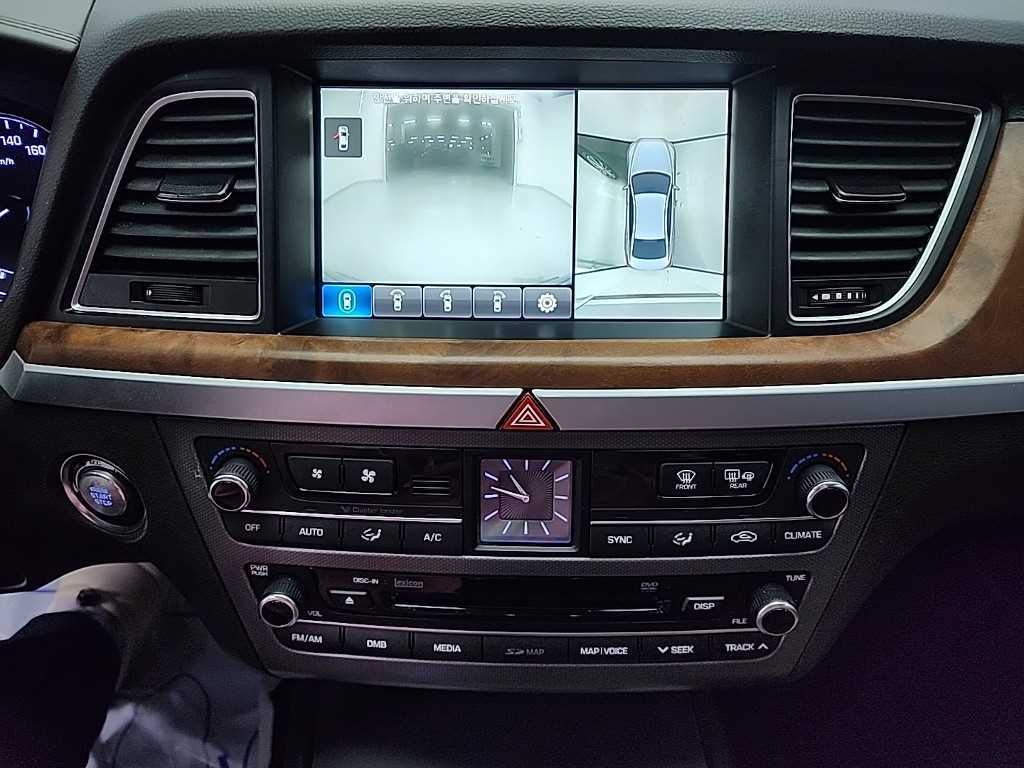 HYUNDAI Genesis - Vista 10