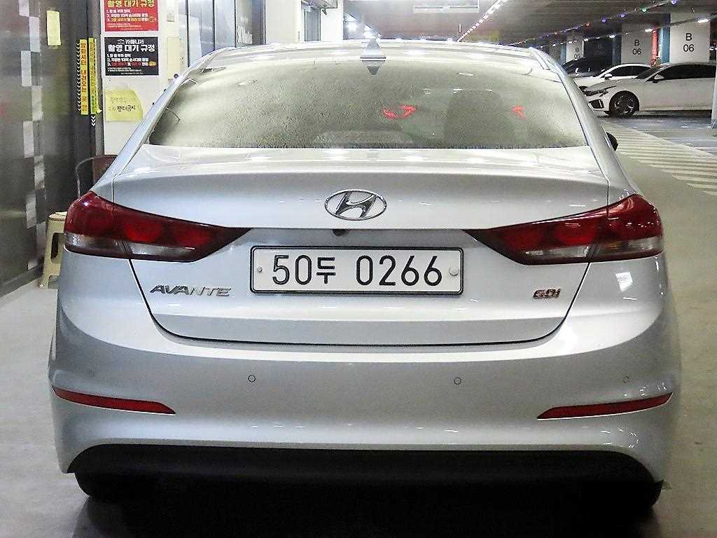 HYUNDAI Avante - Vista 5