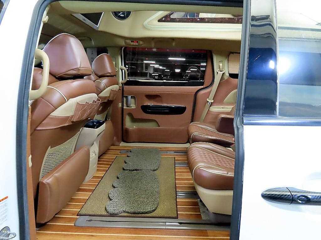 KIA Carnival - Vista 7