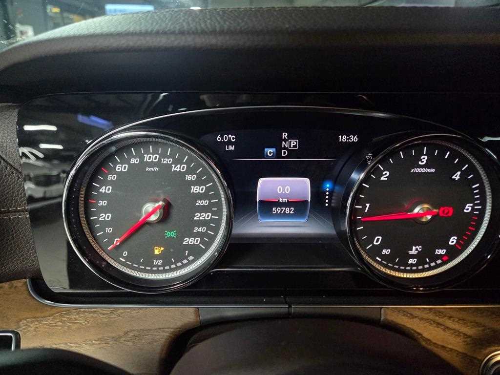 Mercedes Benz E class - Vista 9