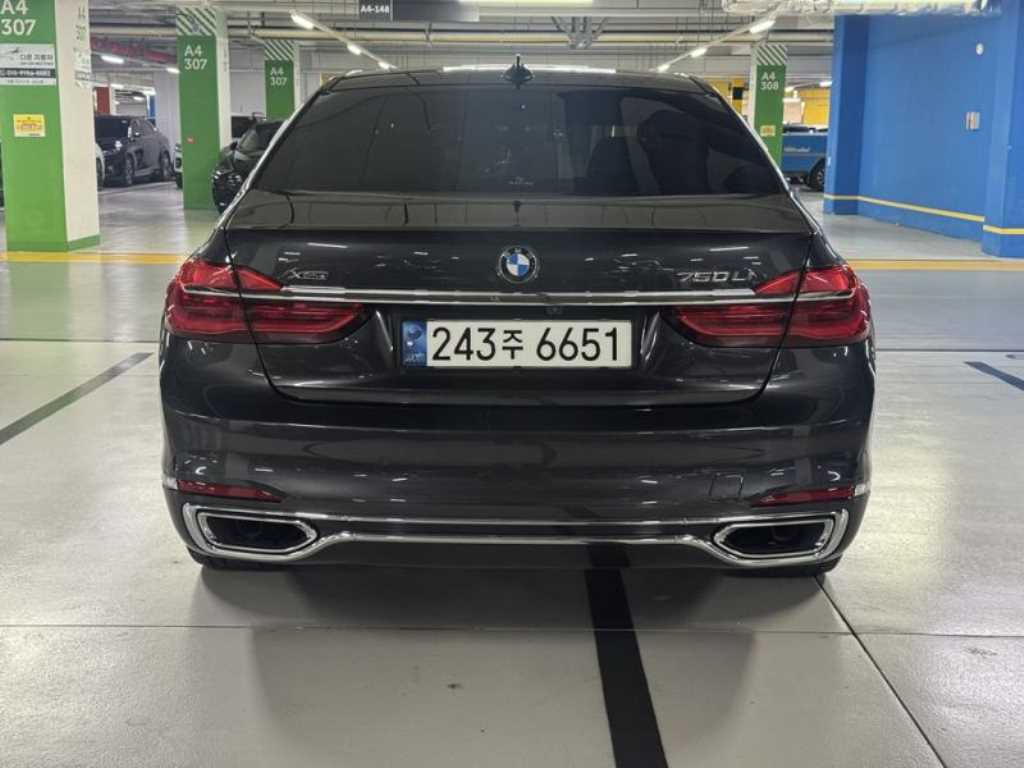 BMW 7 Series - Vista 5