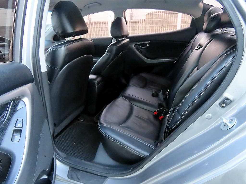 HYUNDAI Avante - Vista 6