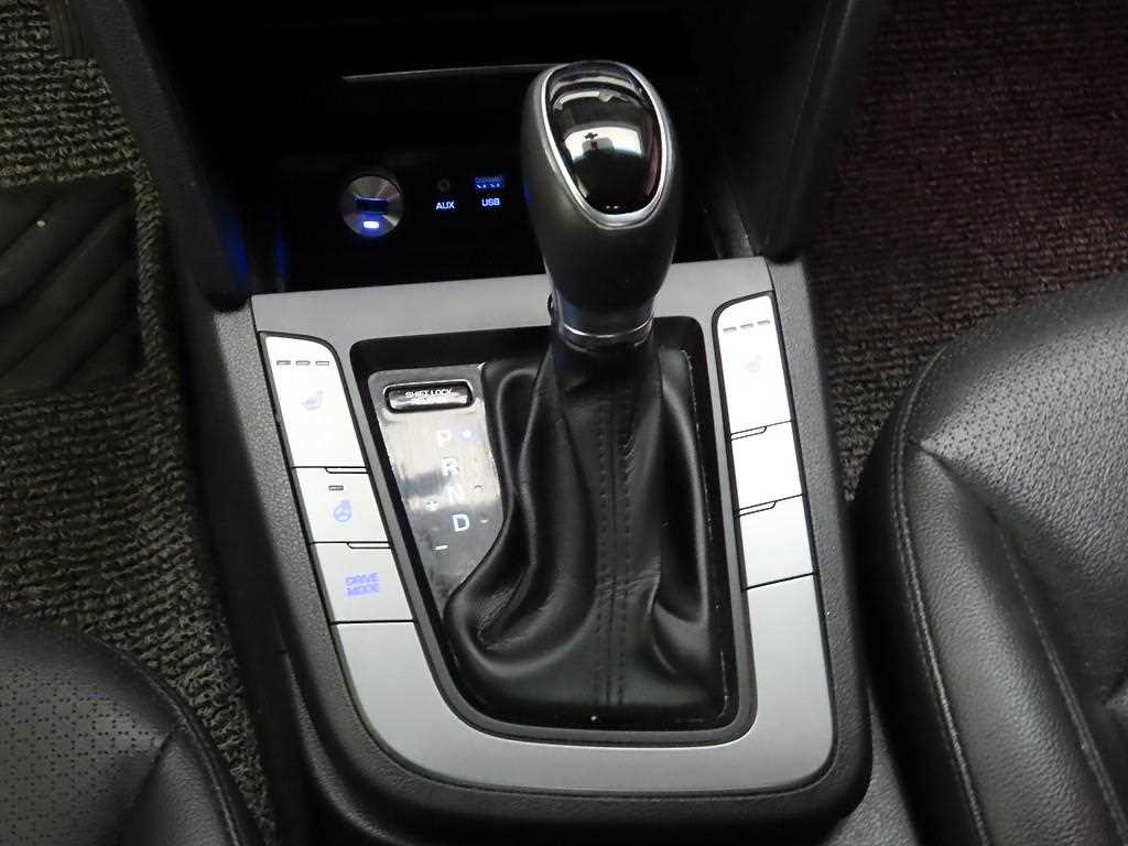 HYUNDAI Avante - Vista 11