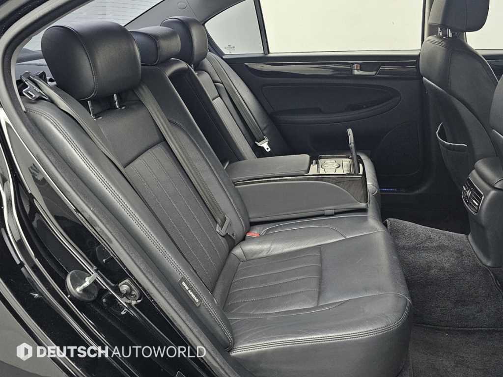 HYUNDAI Genesis - Vista 12