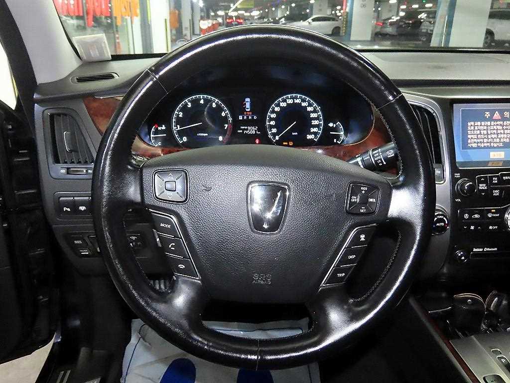 HYUNDAI Equus - Vista 8