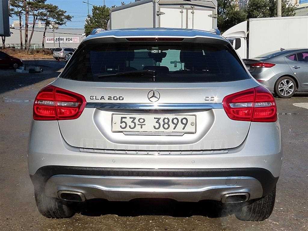 Mercedes Benz GLA Class - Vista 4