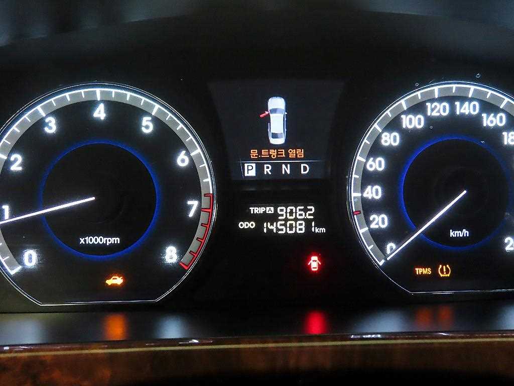 HYUNDAI Equus - Vista 9