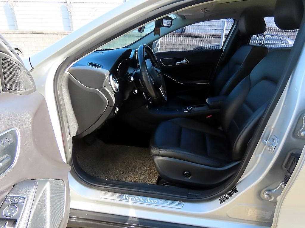 Mercedes Benz GLA Class - Vista 5