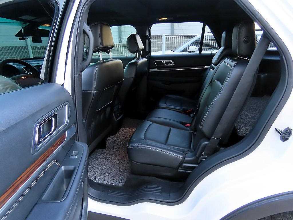 Ford Explorer - Vista 6