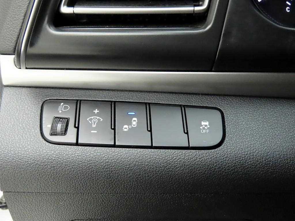 HYUNDAI Avante - Vista 12