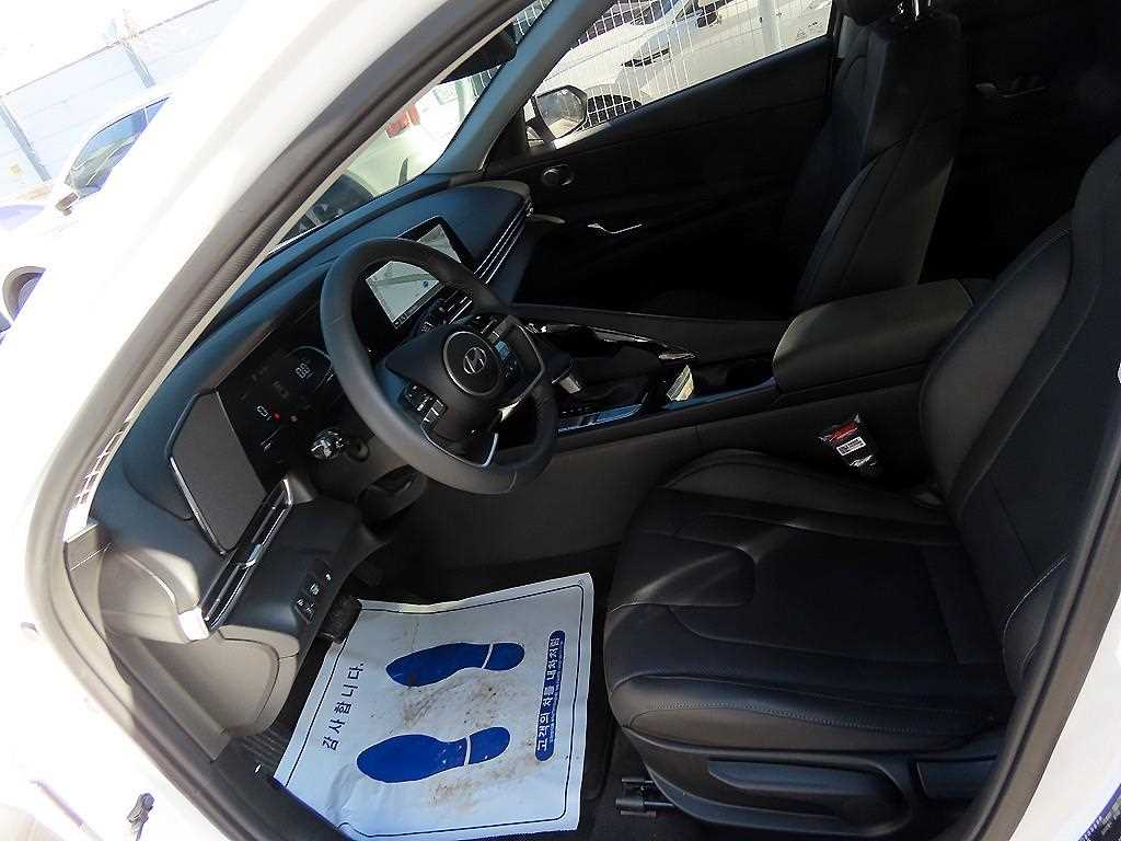 HYUNDAI Avante - Vista 5