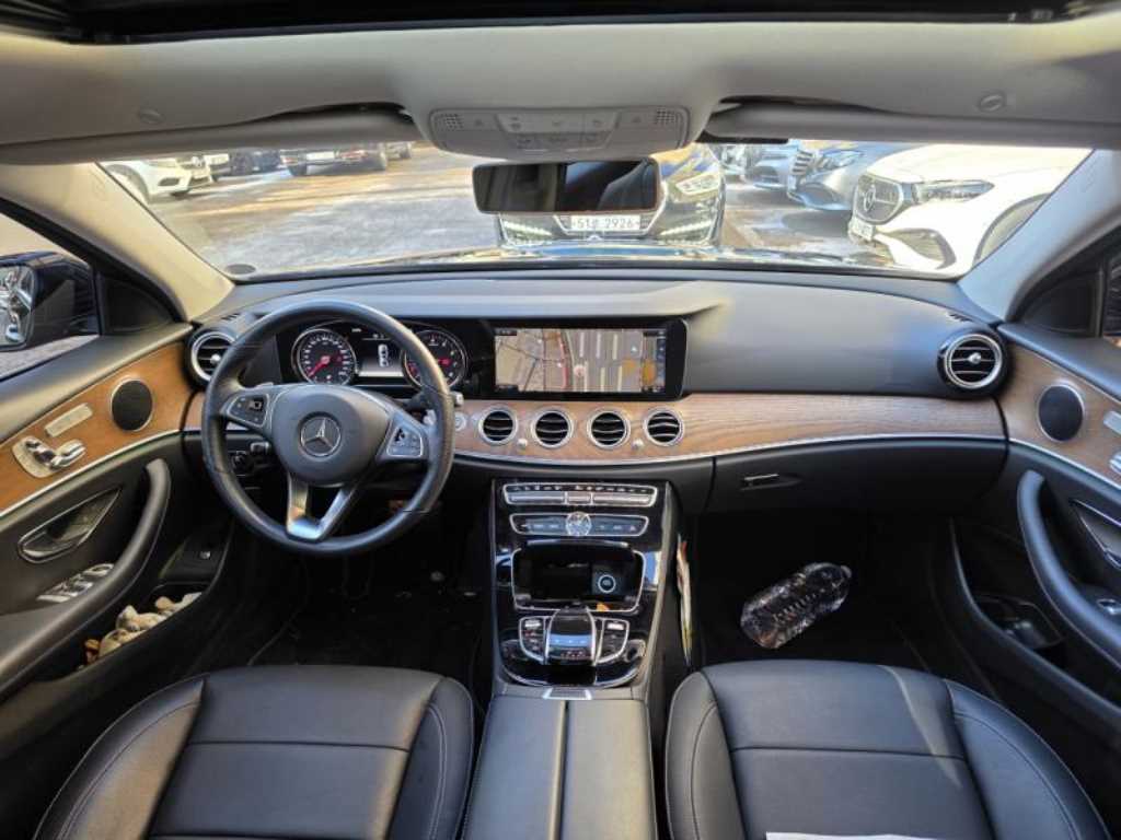 Mercedes Benz E class - Vista 7