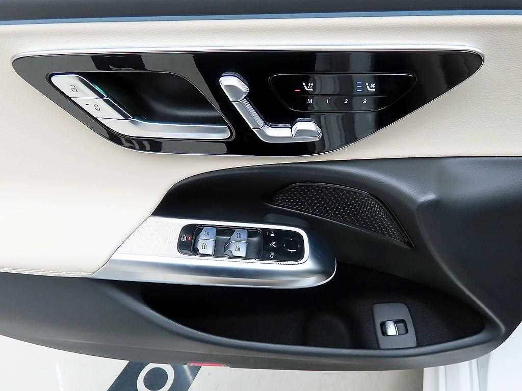 Mercedes Benz E class - Vista 11