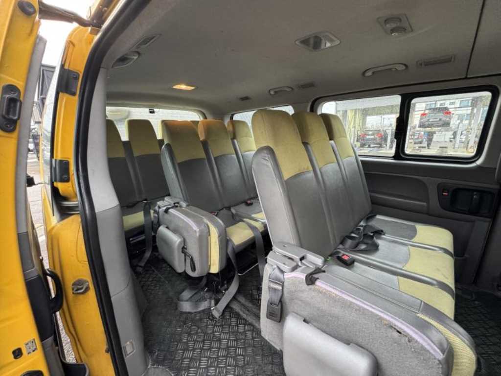 HYUNDAI Starex - Vista 7