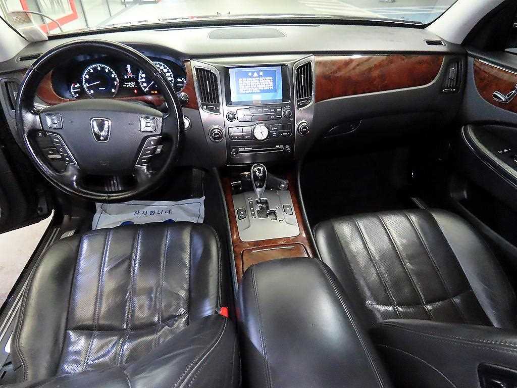 HYUNDAI Equus - Vista 10