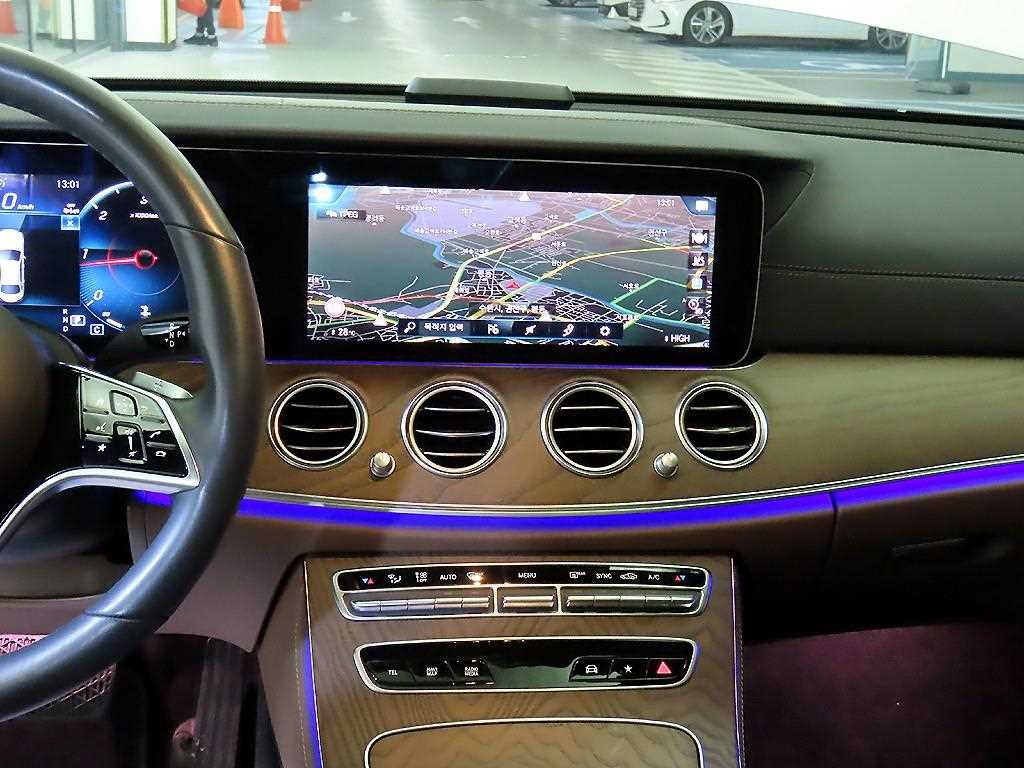 Mercedes Benz E class - Vista 11