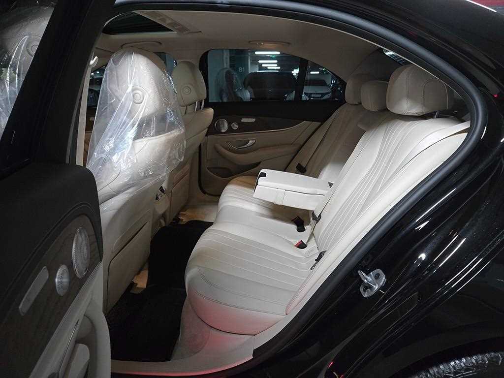 Mercedes Benz E class - Vista 8