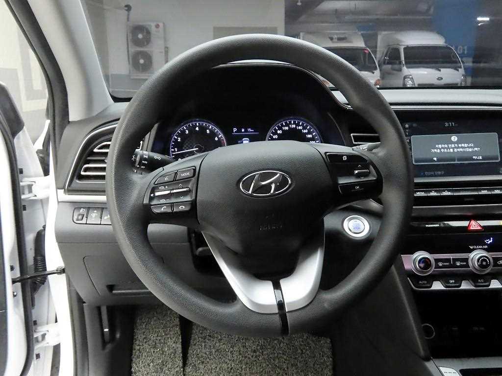 HYUNDAI Avante - Vista 7